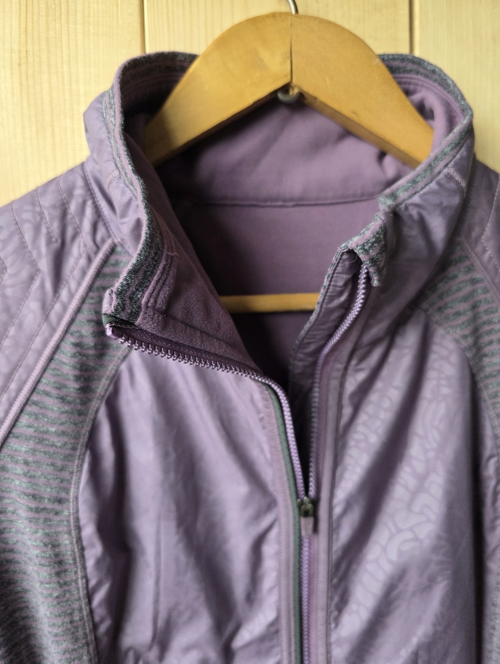 Lululemon Rebel Runner Jacket Petal Camo Embossed Purple Fog Colorway W4E86S - Picture 5 of 9